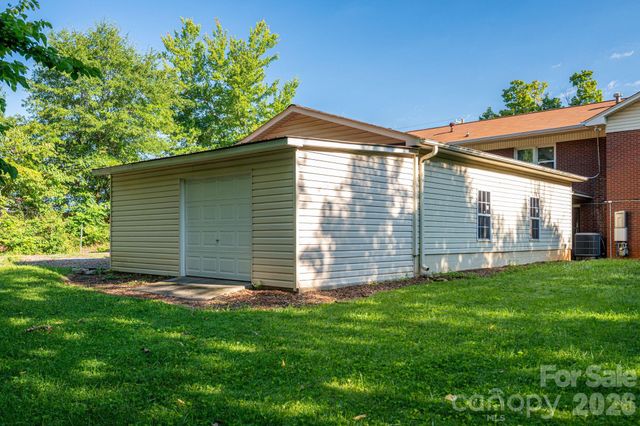 1306 11th Avenue SE, Hickory, NC 28602
