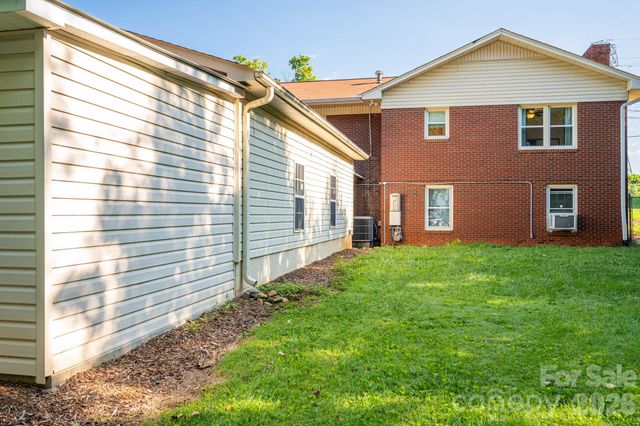 1306 11th Avenue SE, Hickory, NC 28602