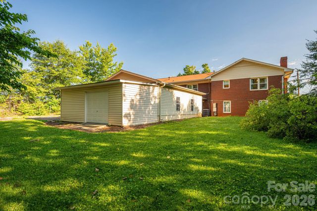 1306 11th Avenue SE, Hickory, NC 28602