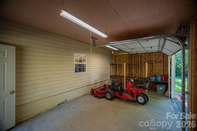 1306 11th Avenue SE, Hickory, NC 28602
