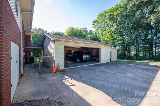1306 11th Avenue SE, Hickory, NC 28602