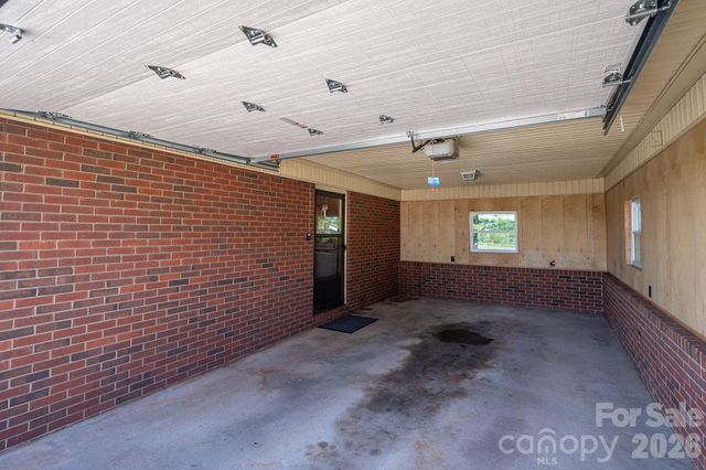 1306 11th Avenue SE, Hickory, NC 28602