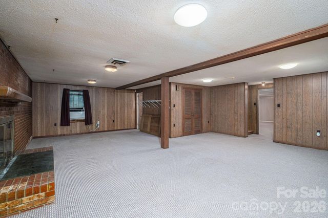 1306 11th Avenue SE, Hickory, NC 28602