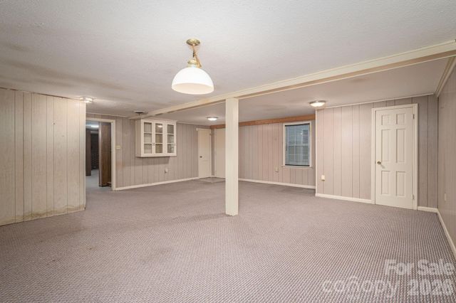 1306 11th Avenue SE, Hickory, NC 28602