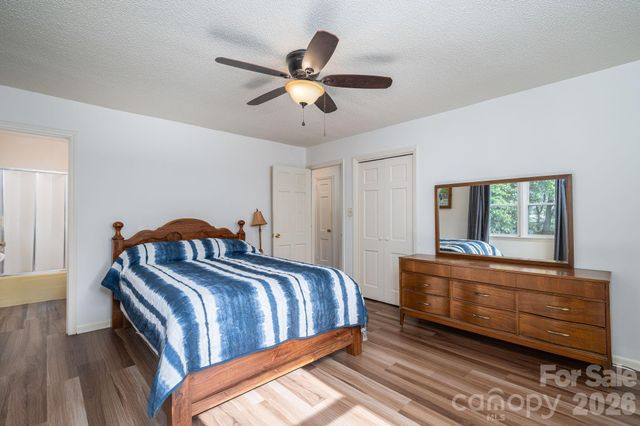 1306 11th Avenue SE, Hickory, NC 28602