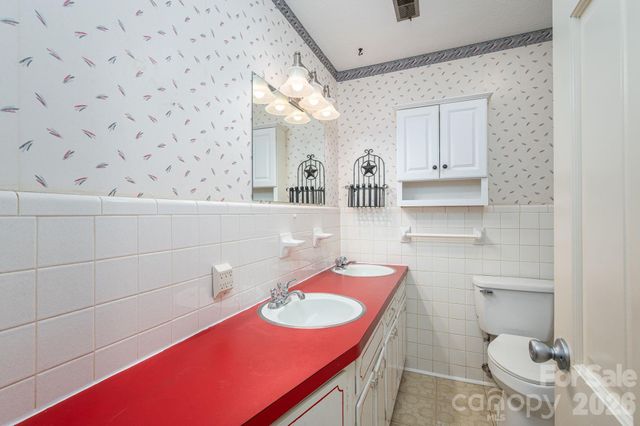 1306 11th Avenue SE, Hickory, NC 28602
