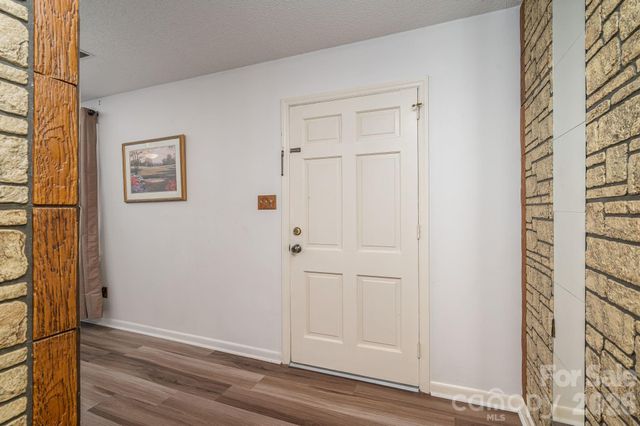 1306 11th Avenue SE, Hickory, NC 28602