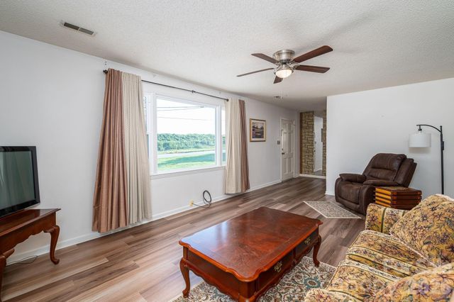 1306 11th Avenue SE, Hickory, NC 28602