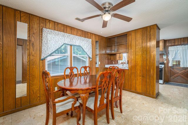 1306 11th Avenue SE, Hickory, NC 28602