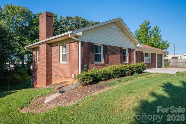 1306 11th Avenue SE, Hickory, NC 28602