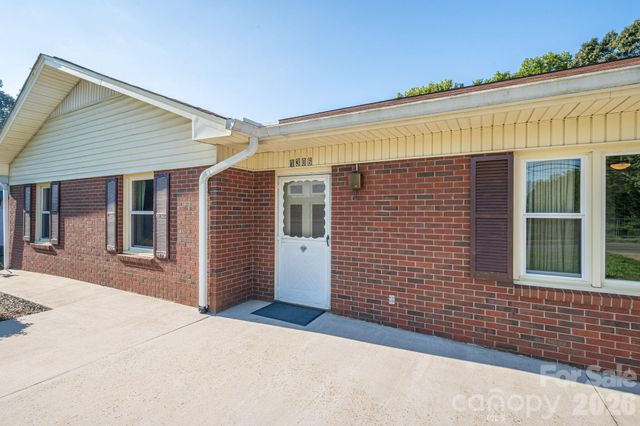 1306 11th Avenue SE, Hickory, NC 28602