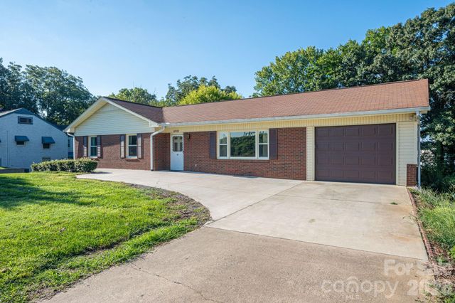 1306 11th Avenue SE, Hickory, NC 28602