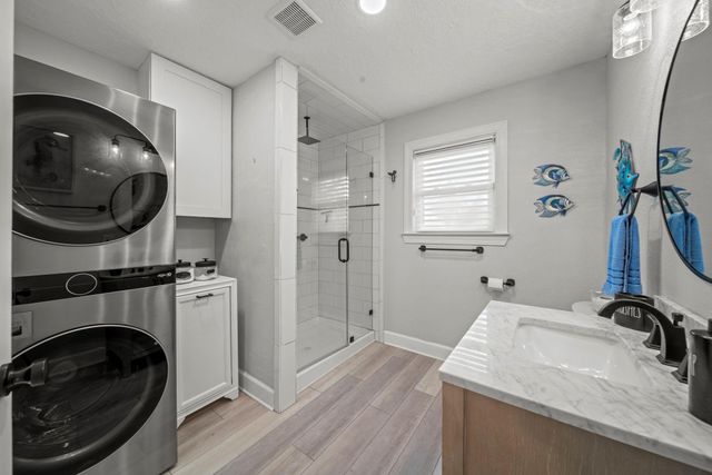 1407 John Street, Dickinson, TX 77539