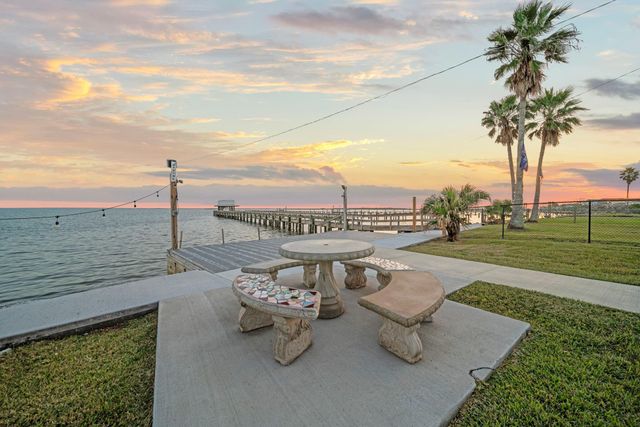 1407 John Street, Dickinson, TX 77539