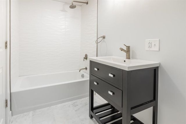 190 Route 11 Unit 2, Peru, VT 05152