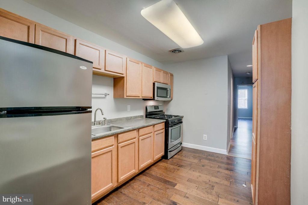 Image 12 of property listing at 1522 E BALTIMORE ST, Baltimore, MD 21231