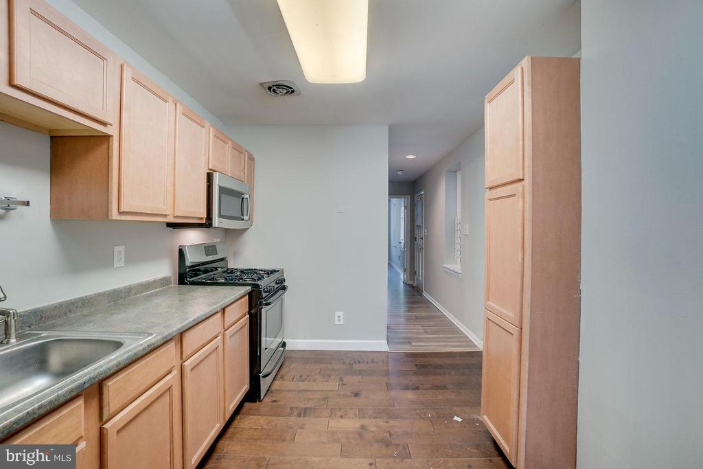Image 13 of property listing at 1522 E BALTIMORE ST, Baltimore, MD 21231