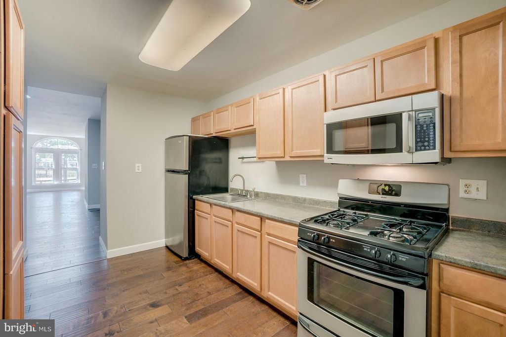 Image 14 of property listing at 1522 E BALTIMORE ST, Baltimore, MD 21231