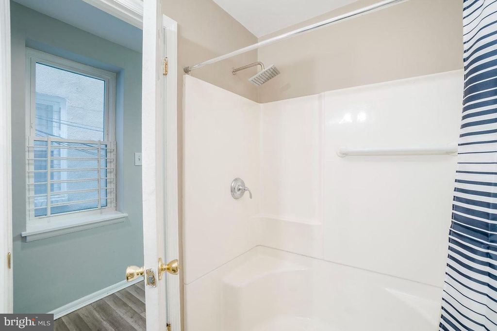 Image 17 of property listing at 1522 E BALTIMORE ST, Baltimore, MD 21231