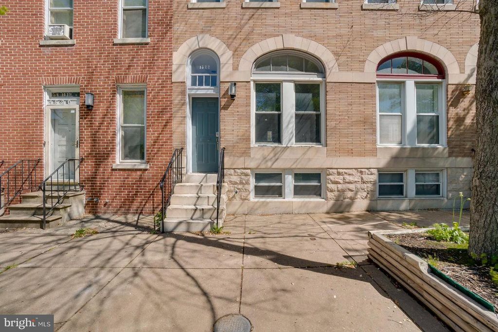 Image 2 of property listing at 1522 E BALTIMORE ST, Baltimore, MD 21231