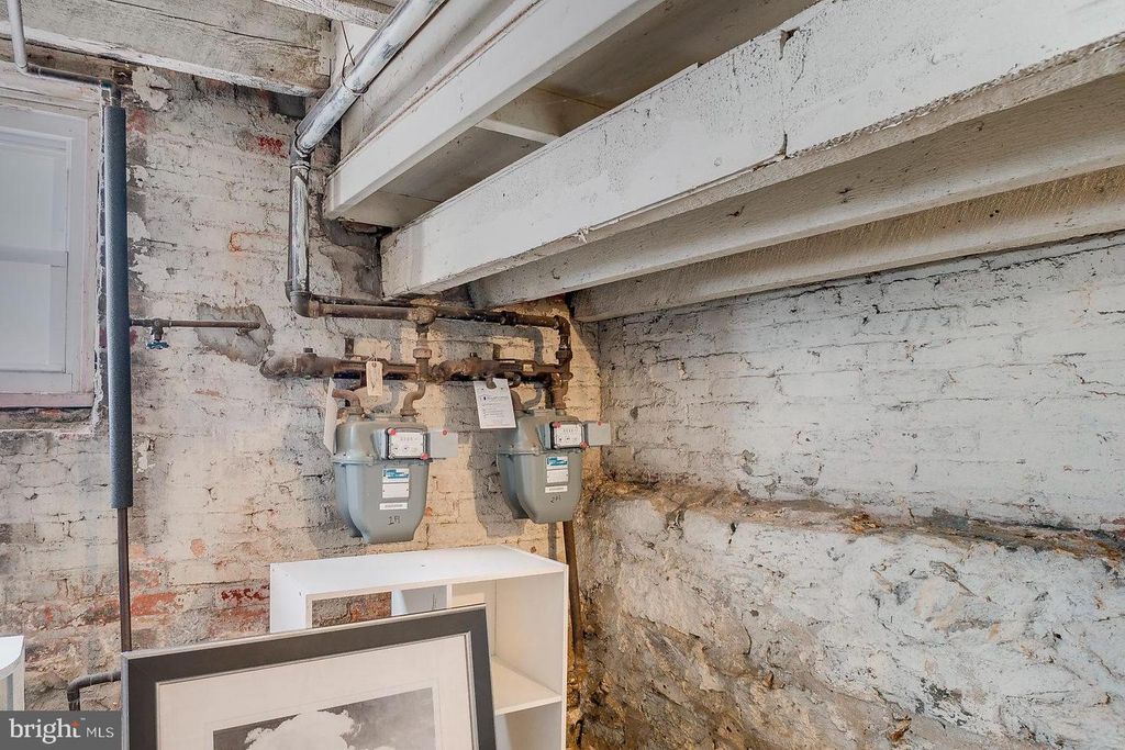 Image 23 of property listing at 1522 E BALTIMORE ST, Baltimore, MD 21231