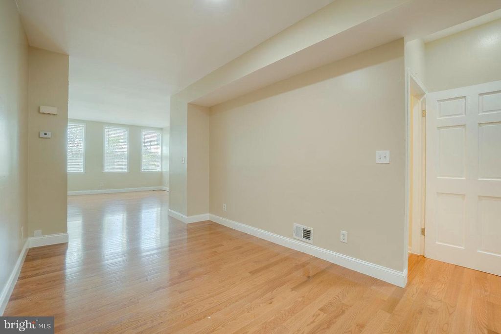Image 27 of property listing at 1522 E BALTIMORE ST, Baltimore, MD 21231