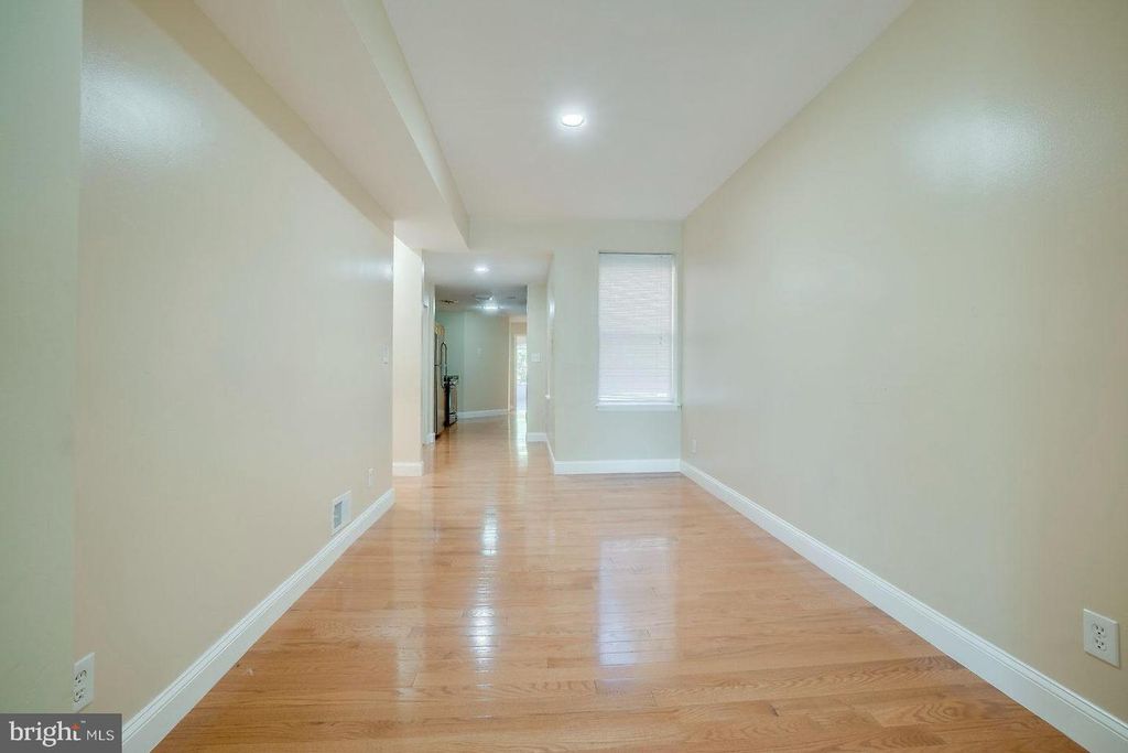 Image 28 of property listing at 1522 E BALTIMORE ST, Baltimore, MD 21231