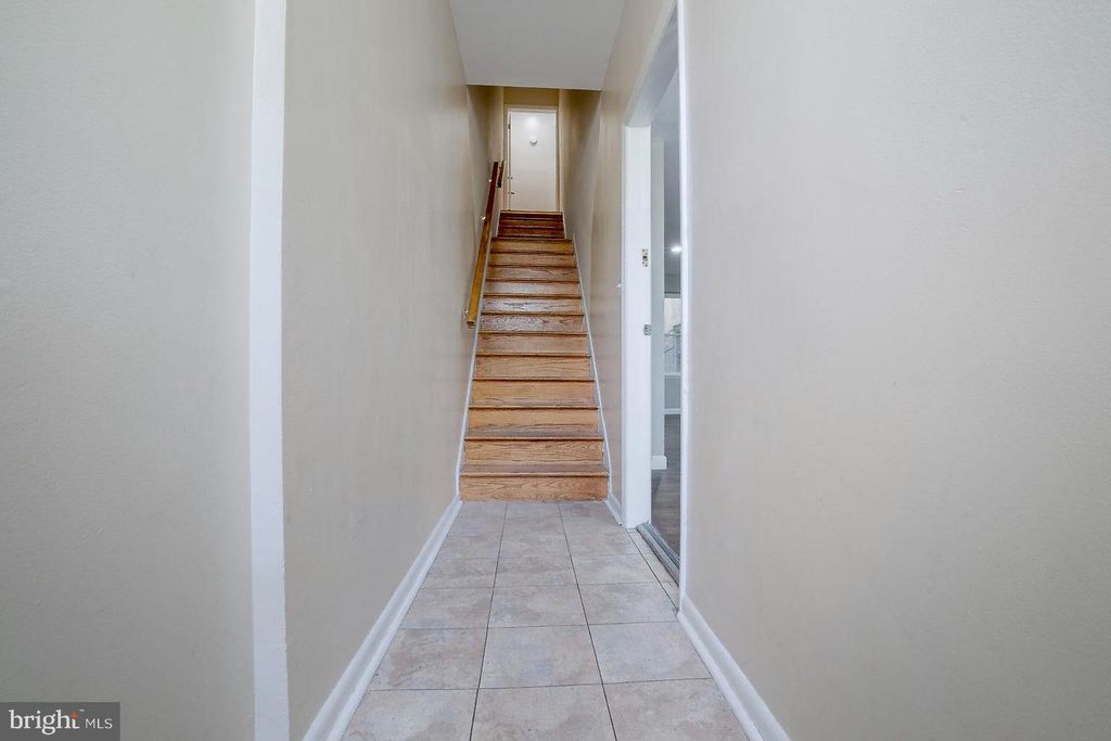 Image 3 of property listing at 1522 E BALTIMORE ST, Baltimore, MD 21231