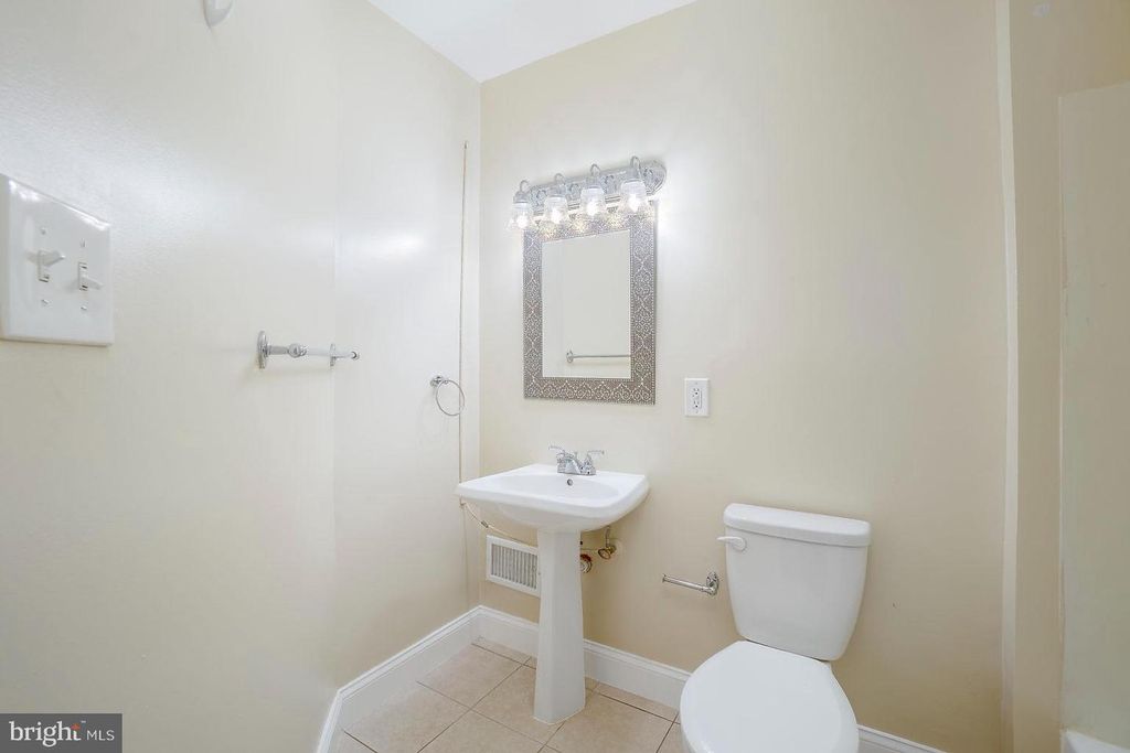 Image 34 of property listing at 1522 E BALTIMORE ST, Baltimore, MD 21231