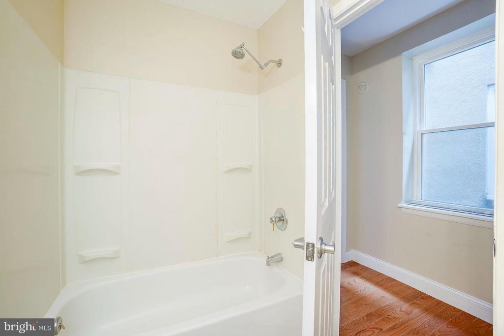 Image 35 of property listing at 1522 E BALTIMORE ST, Baltimore, MD 21231