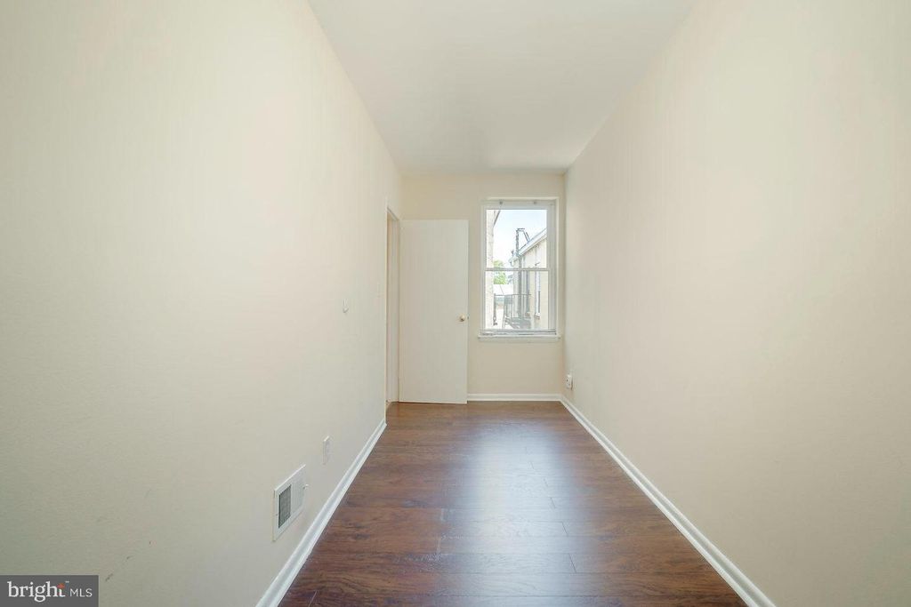 Image 40 of property listing at 1522 E BALTIMORE ST, Baltimore, MD 21231