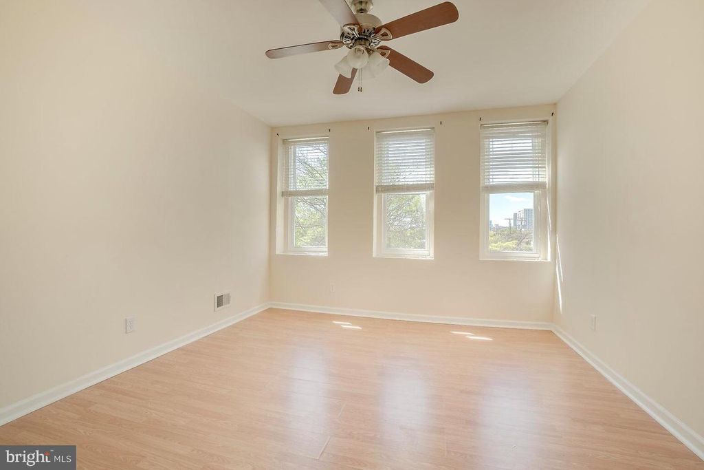Image 41 of property listing at 1522 E BALTIMORE ST, Baltimore, MD 21231