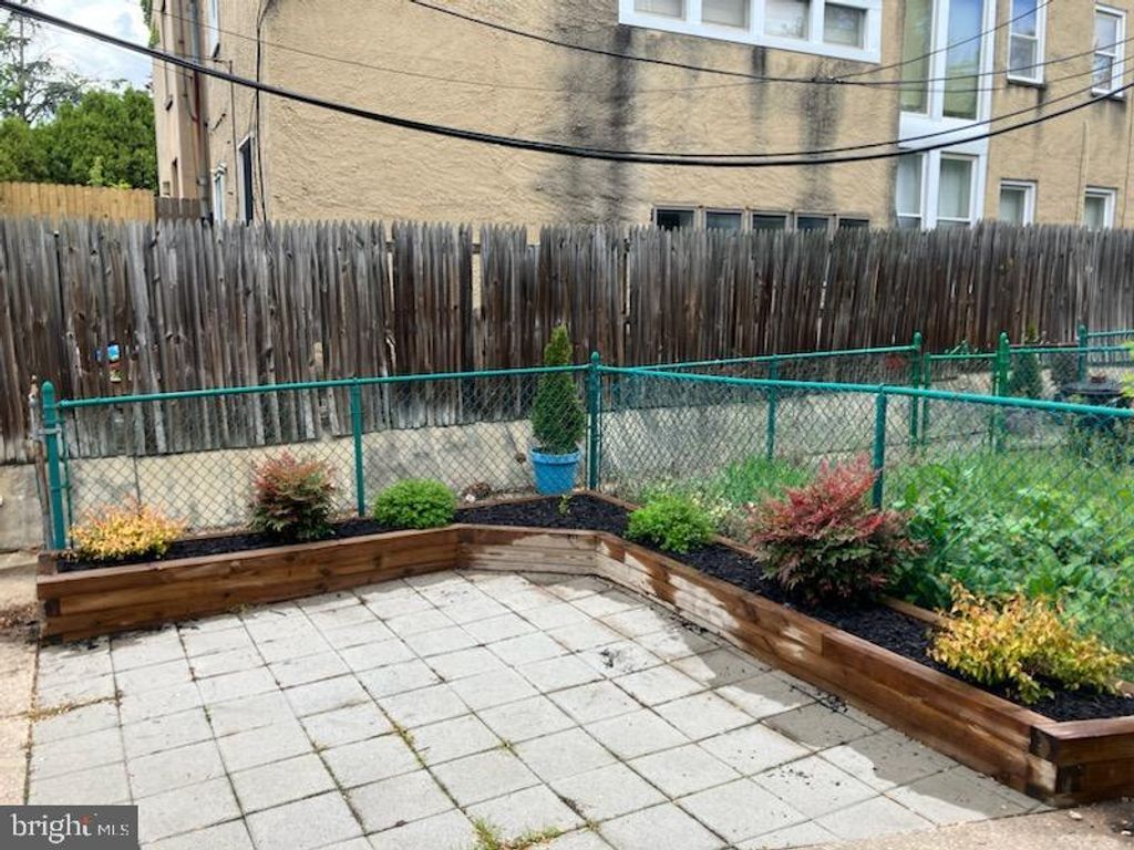 Image 50 of property listing at 1522 E BALTIMORE ST, Baltimore, MD 21231