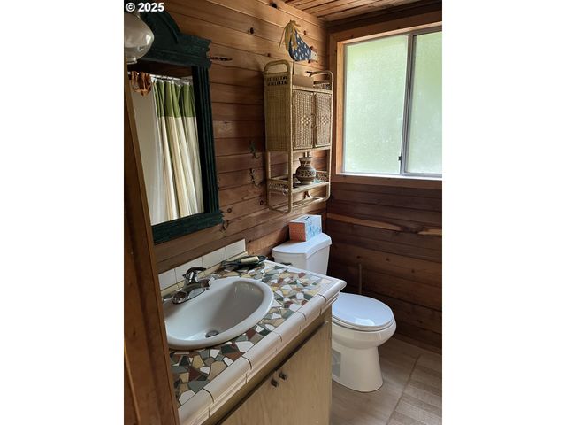 Cabin 64 Northwoods, Cougar, WA 98616