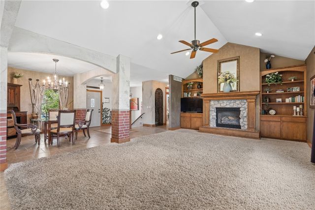 1900 Valentine Drive, Marion, IA 52302