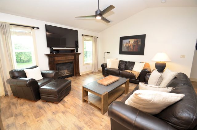 8225 Nelson Street, West Des Moines, IA 50266
