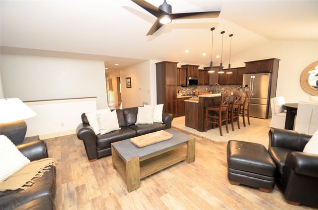 8225 Nelson Street, West Des Moines, IA 50266