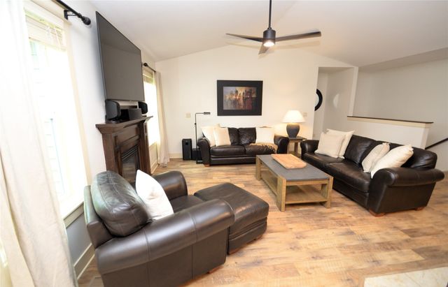 8225 Nelson Street, West Des Moines, IA 50266