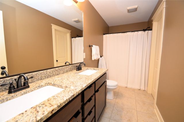 8225 Nelson Street, West Des Moines, IA 50266