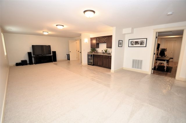 8225 Nelson Street, West Des Moines, IA 50266