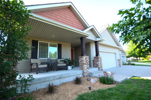 8225 Nelson Street, West Des Moines, IA 50266