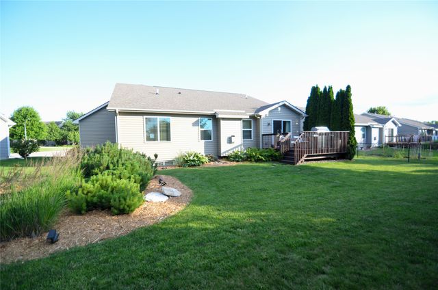 8225 Nelson Street, West Des Moines, IA 50266