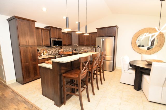 8225 Nelson Street, West Des Moines, IA 50266