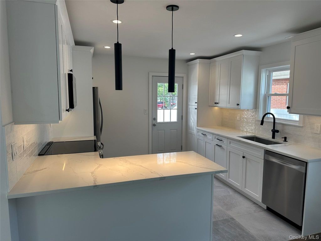 2216 Brooklyn Avenue, Merrick, NY 11566 — photo 3