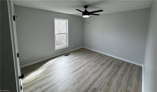 22 Sydney Lane, Asheville, NC 28806