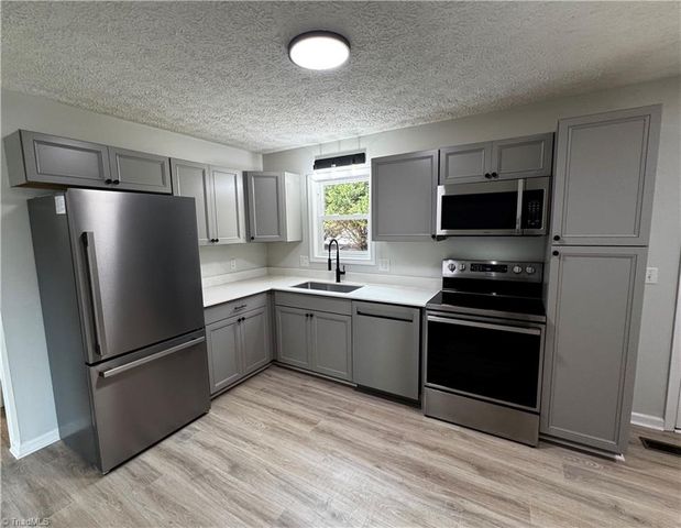 22 Sydney Lane, Asheville, NC 28806