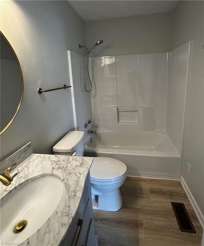 22 Sydney Lane, Asheville, NC 28806