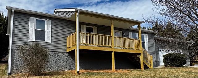 22 Sydney Lane, Asheville, NC 28806