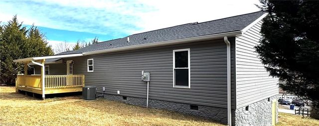 22 Sydney Lane, Asheville, NC 28806