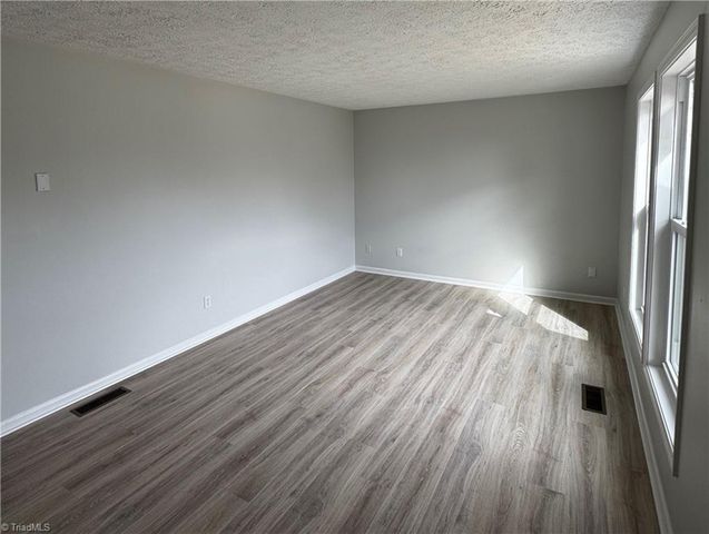 22 Sydney Lane, Asheville, NC 28806